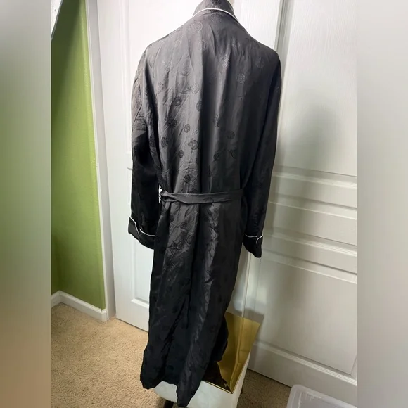 Vintage Chinese Silk Robe/Smoking Jacket. Black Jacquard Hangzhou Silk